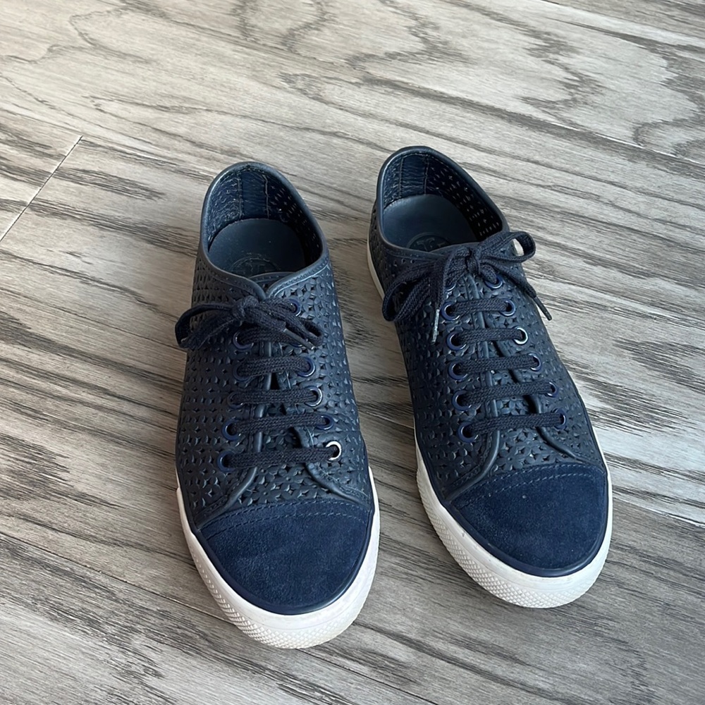Tory Burch perforated sneakers size US7